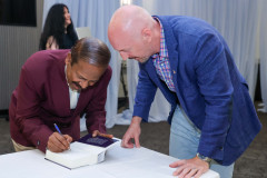 booksigning_mp_michaelg_arka